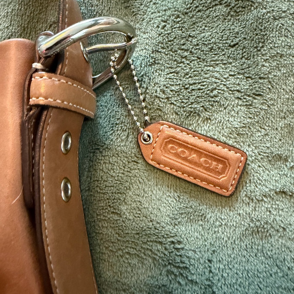 Coach Berkeley drawstring bag in light brown leat… - image 3